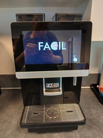 Nette Facil Koffie Automaat 05/2021 Bouwjaar, Gebruikt, Espresso apparaat, 10 kopjes of meer, Afneembaar waterreservoir