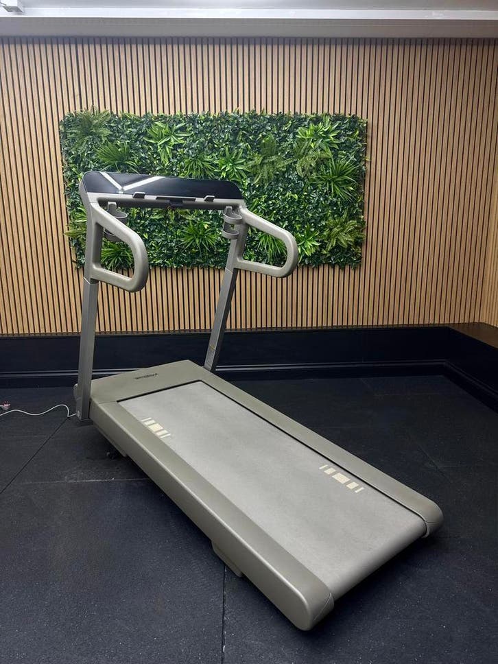Technogym MYRUN (DCKNCVDE) Stone Grey, Sport en Fitness, Fitnessapparatuur, Gebruikt, Verzenden