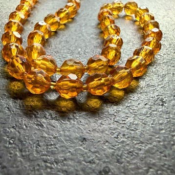 Vintage handgesneden natuurlijke Baltische amber kralen