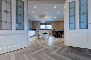 Plak pvc Visgraat  |  mFLOR Parva Broad Leaf 40817 Smoky, Huis en Inrichting, Stoffering | Vloerbedekking, Ophalen, Nieuw