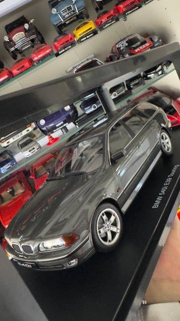 KK-Scale 1:18 - Modelauto - BMW 540i (E39) Touring (1997), Nieuw