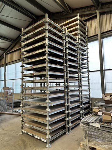 Stapelrek 1560x1190x310 mm inclusief voet, staal, gebruikt -, Ophalen of Verzenden, Gebruikt