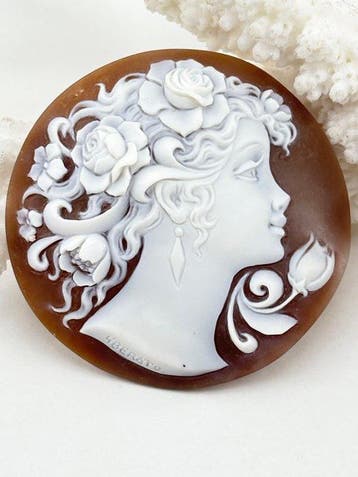 CASSIS MADAGASCARIENSIS - Cameo - Handgesneden camee