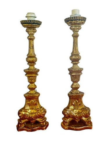 Kandelaar (2) - Verguld hout - Paar barokke kandelaars van