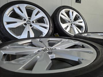 VW ID4 ID5 ID6 ID Buzz 20 inch velgen winterbanden OEM 5x112, Auto-onderdelen, Banden en Velgen, Banden en Velgen, Nieuw, 235 mm
