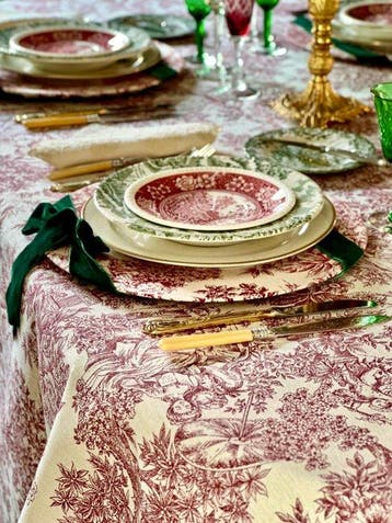 Tafelkleed van toile de Jouy met klassieke scènes, rood op