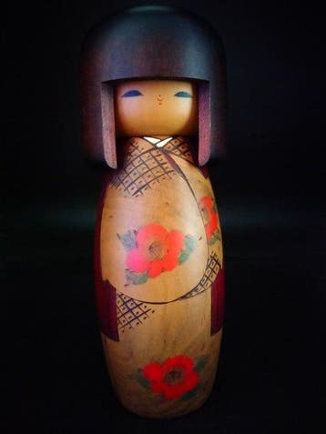 Usaburo - Beeldje, Japanse kokeshi pop met bloemdecoratie /, Antiek en Kunst