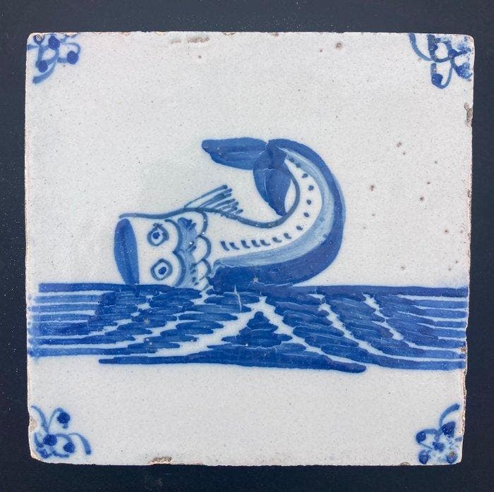 Tegel - Antieke Delfts blauwe tegel met een grote scheel, Antiek en Kunst, Antiek | Glas en Kristal