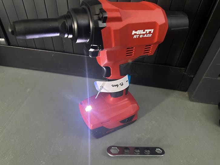 Hilti RT 6A-22 Draadloze Blindklinkmachine, Doe-het-zelf en Verbouw, Gereedschap | Overige machines, Gebruikt, Ophalen of Verzenden