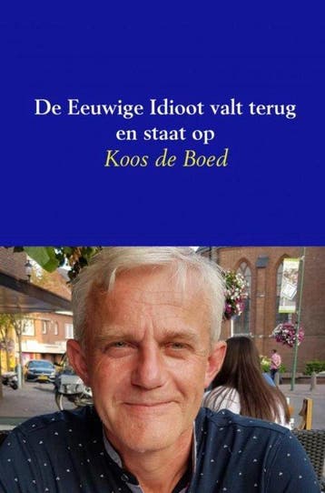 9789402182880 De Eeuwige Idioot valt terug en staat op, Verzenden, Nieuw, Koos de Boed