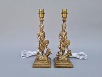RARA COPPIA DI LAMPADE SCULTOREE: Guerrieri Orientali in