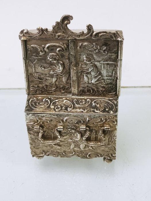 Hanau - Kast - .800 zilver - Miniatuur zilveren dressoir, Antiek en Kunst, Antiek | Goud en Zilver