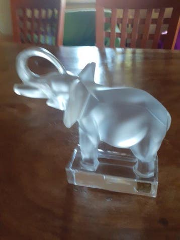 Lalique - Beeldje, Eléphant - 13 cm - Kristal