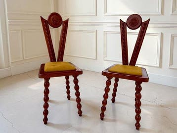 Stoel (2) - Walnoot - Een paar stoelen met houtsnijwerk, Antiek en Kunst