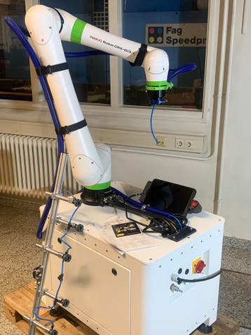 FANUC CRX-10iA/L cobot – 10 kg / 1418 mm – 05/2021 – 1e eige, Ophalen