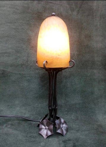 Daum Nancy — Lampe de table Art déco en fer forgé et verre