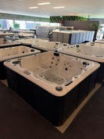 Luxe 5 Persoons Spa/Jacuzzi–Plug &amp; Play 220V–Nieuwstaat, Zo goed als nieuw, Pomp, Vast