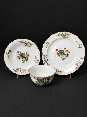 Meissen -Kakiemon Farfalla fiore - Tazza da tè e piattino -, Antiek en Kunst