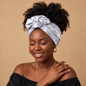 Zilver Satijnen Vierkante Sjaal / Bandana / Hoofddoek 90 x 9, Ophalen of Verzenden, Nieuw
