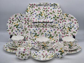 Queens China – Kaffee- und Teeservice „Country Meadow“ –
