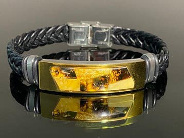 Gouden Horizon: Baltisch amber en gevlochten leren armband -