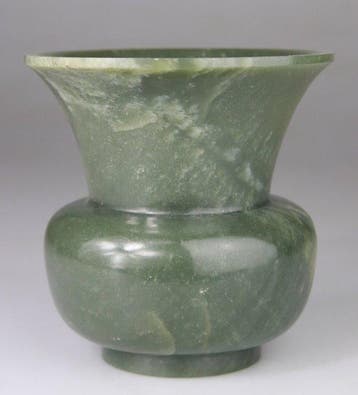 Gesculpte Chinese vaas Zhadou - Jade Epinard beeldhouwt -