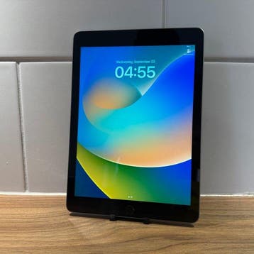 Apple iPad (5th Generation) 128GB Wifi - Mobiele telefoon, Spelcomputers en Games, Nieuw