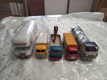 Dinky Toys, IXO, Siku 1/43. 1/55 - Model vrachtwagen (5) -, Nieuw