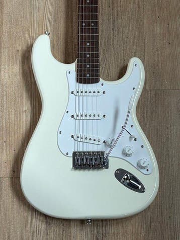 Squier - Bullet Strat (Designed by Fender) - - Elektrische, Nieuw