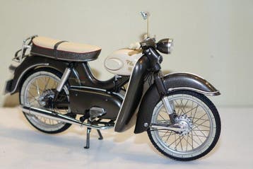 Schuco 1:10 - Modelauto - Kreidler Florett Super - Ei tank, Hobby en Vrije tijd, Modelauto's | 1:5 tot 1:12, Nieuw