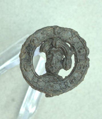 Medieval pewter Pilgrims Badge with head - 17 mm (Zonder