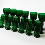 Drinkservies (18) - Glas - smaragdgroen, Antiek en Kunst