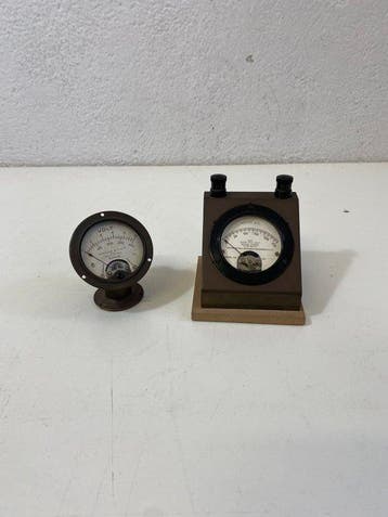 Werkgereedschap (2) Vintage - Voltmeters