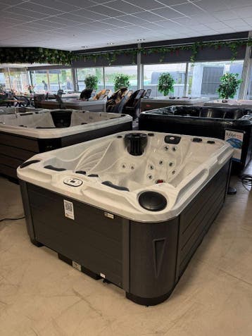 Showmodel - nieuw - Spa/ Jacuzzi 3 pers. 220V, Nieuw, Pomp, Vast