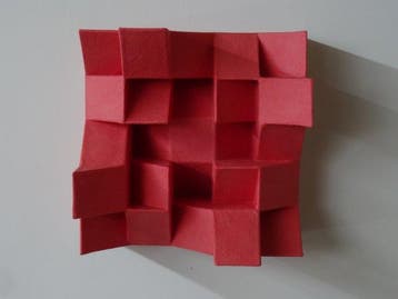 Hans Meeuwsen - Reliëf, 2026 - 32 rood wandrelief - 125 mm -