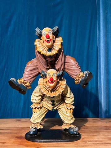 Jun Asilo - Figuur - Acrobatische clowns - Hars