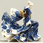 NYX (XX) - Élégance en Porcelaine – Danseuse en Kimono Bleu