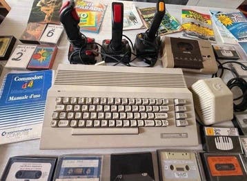 Commodore 64 with games and accessories - Computer, Nieuw