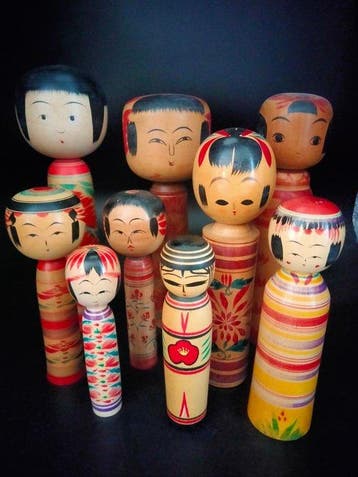 Negen traditionele Kokeshi - volkskunst (33 cm - 15 cm)