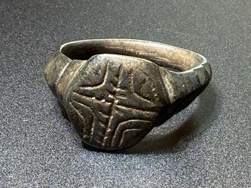 Middeleeuwen, kruisvaardersperiode Brons Prachtige ring met