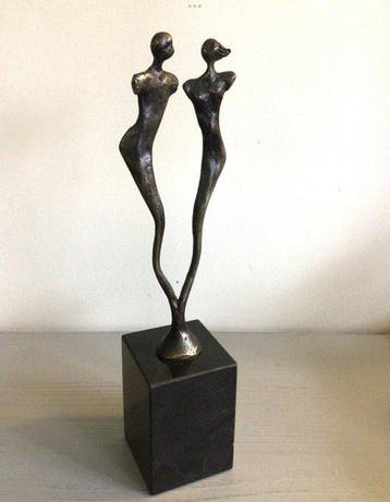 Corry Ammerlaan - sculptuur, “ Happy together “ - 22 cm -