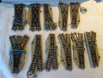 Märklin H0 - Modeltreinsporen (11) - 8 elektrische wissels +, Hobby en Vrije tijd, Nieuw