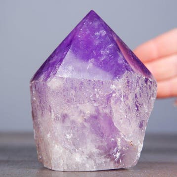 Een druppel paarse aarde - Amethistpunt uit geode - Bolivia
