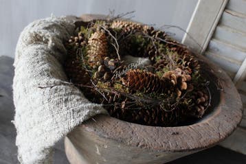 Mos krans met dennenappels en berk takjes 30cm, Ophalen of Verzenden, Nieuw