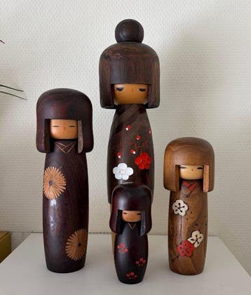 Set van vier vintage kokeshi-poppen door Usaburo - Japan -
