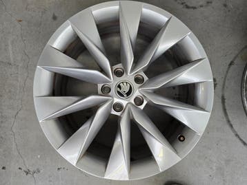 Skoda Enyac VW ID4 ID5 ID6 Buzz Audi Q4 19 inch winterbanden, 19 inch, Banden en Velgen, Nieuw, 235 mm
