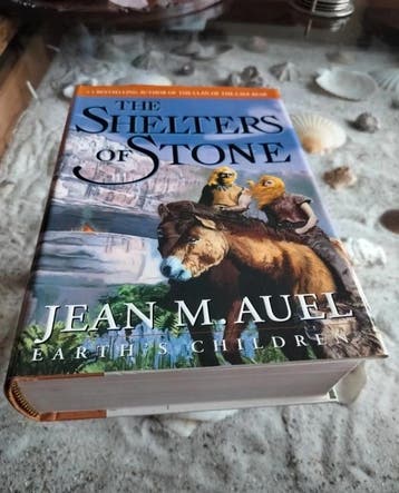 Jean M Auel - The Shelters of Stone - Hardcover - English, Boeken, Zo goed als nieuw, Jean M Auel