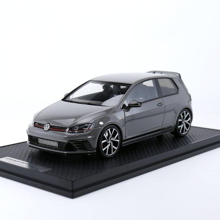 DNA Collectibles 1:18 - Modelauto - Volkswagen Golf GTI VII, Hobby en Vrije tijd, Modelauto's | 1:5 tot 1:12