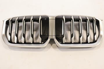 BMW X1 U11 Nieren / grill voorbumper met afdekkap 9880301, Ophalen of Verzenden, Gebruikt