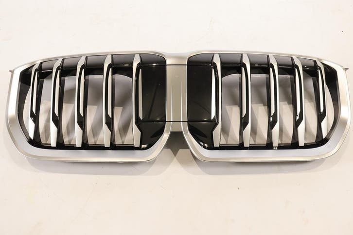 BMW X1 U11 Nieren / grill voorbumper met afdekkap 9880301, Auto-onderdelen, Carrosserie en Plaatwerk, Gebruikt, Ophalen of Verzenden
